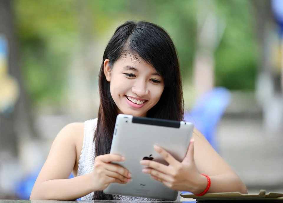 Show and share your gratitude for someone through text, email or social media.