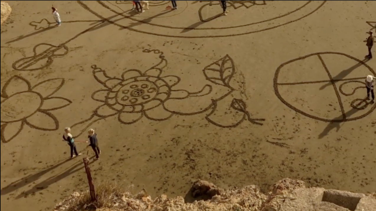 San Francisco: New Years Day Collaborative Beach Art
