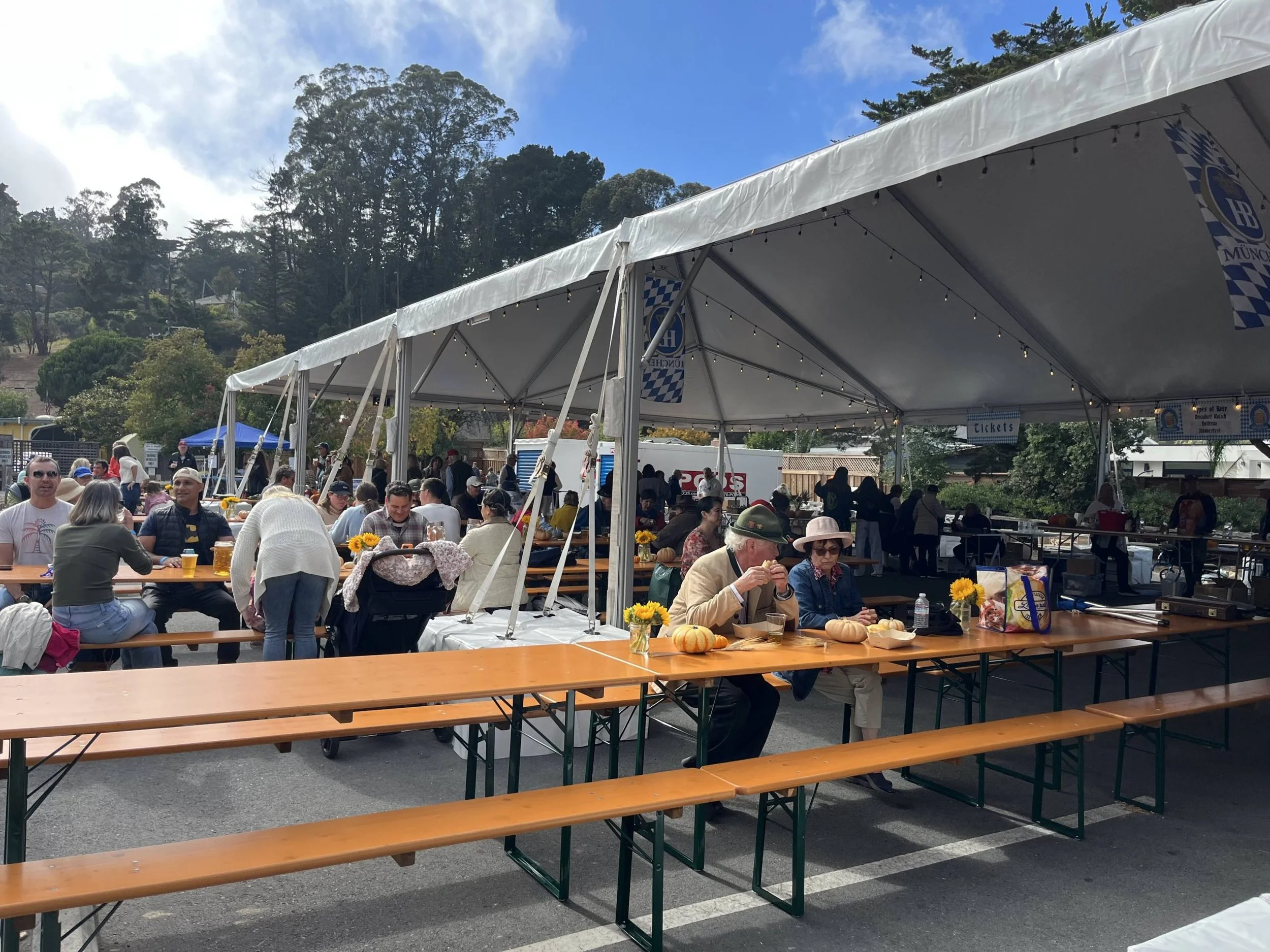 Tam Valley: Oktoberfest
