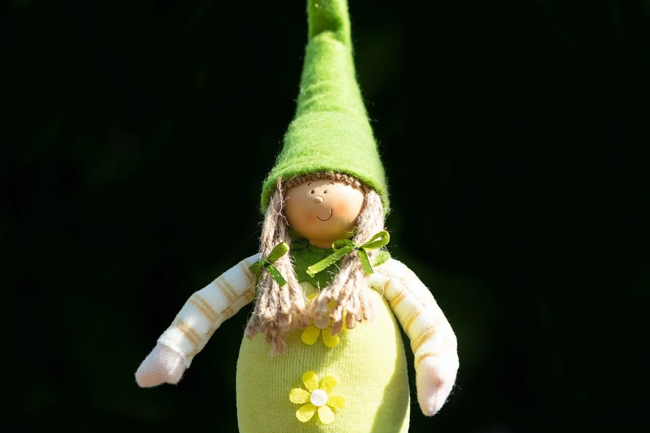 Fremont: Costume Clothespin Dolls