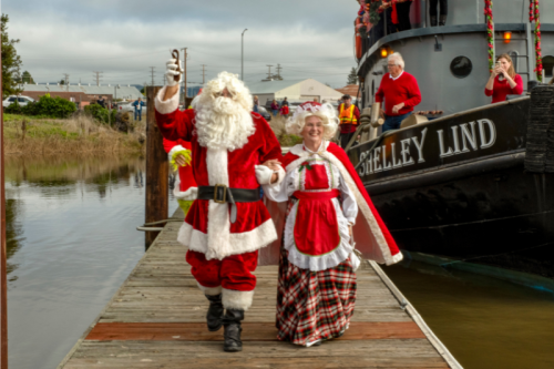 Petaluma: Santa's Riverboat Arrival