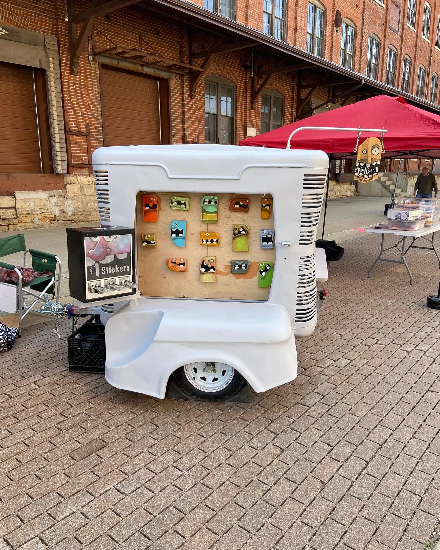 The new display has made it to its first Millwork Night Market.  Still a work in progress but getting there.  If your looking for something to do come on down to the Dubuque Millwork 
#millworknightmarket #dubuque #artmarket #mobilegallery #aaronbutc