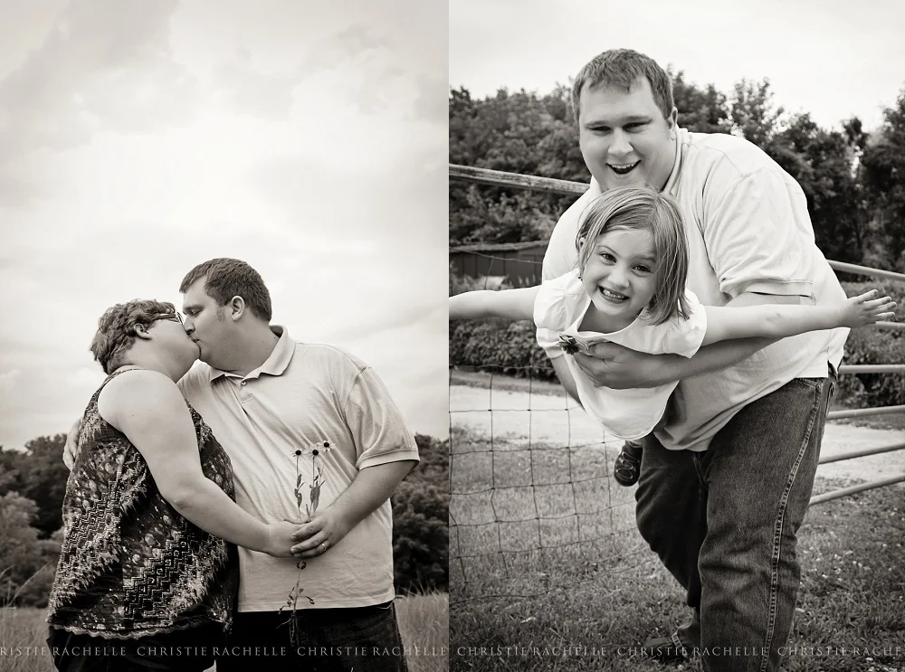  Yes!&nbsp; Mommy and Daddy are purposely holding 3 flowers, each picked by the kids! 
