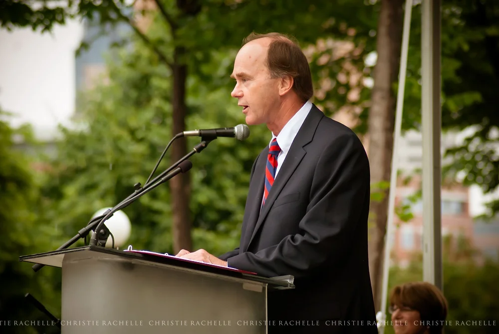  Emcee Dave Lee, WCCO Radio 830 