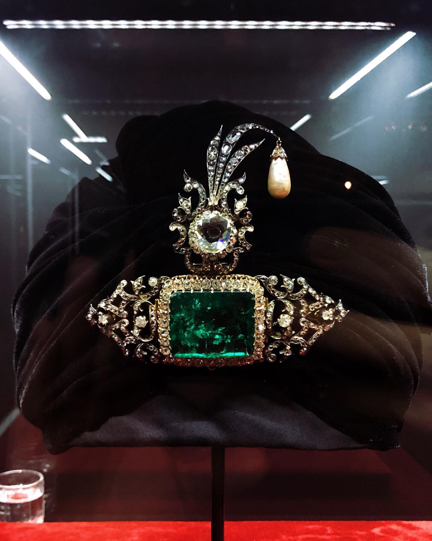 Weekends are for the jewels...
.
.
&ldquo;Maharajah and Mughal Magnificence&rdquo; .
.
.
#christies #treasure #jewels #emerald #ruby #diamond #pearl