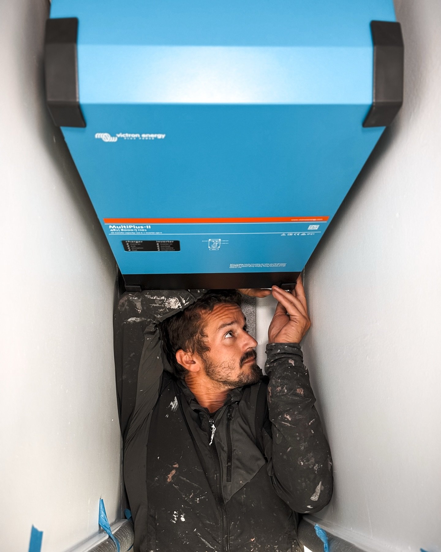 ✅Another blue box added to the collection !
New episode now on YT. 
#sailinguma #diysailboat