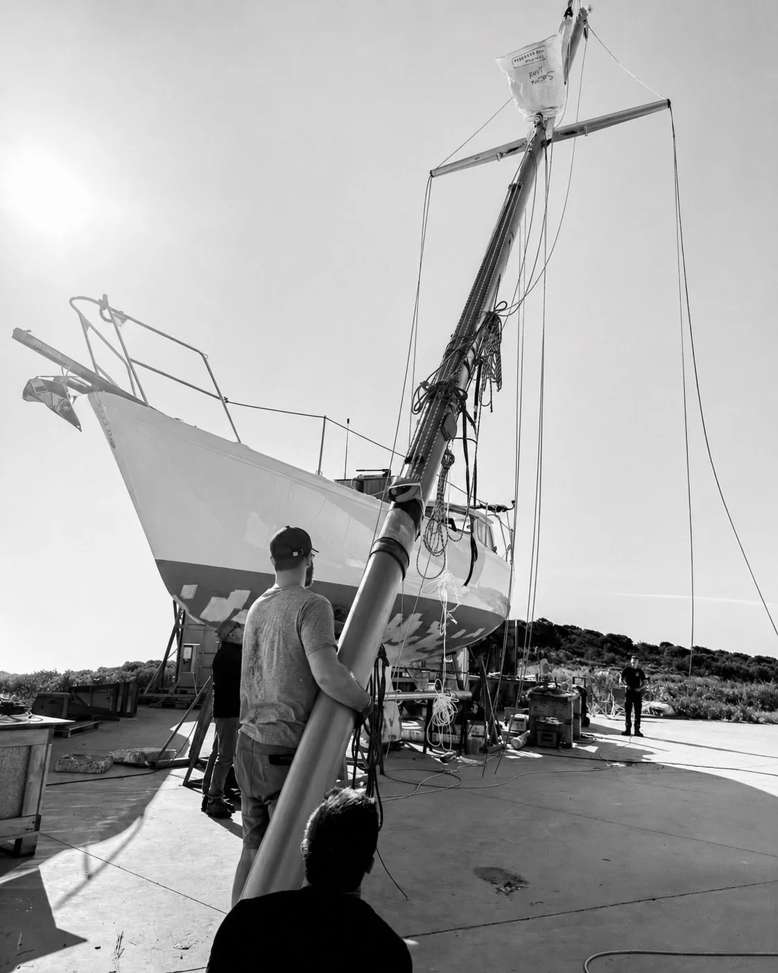 It&rsquo;s finally starting to feel real. 🥹 

For so long, UMA has been this giant project in pieces&hellip; covered in dust, tools, cables, and endless to-do lists. 

but seeing our new mast beside her&hellip; something shifted. This one is a HUGE 