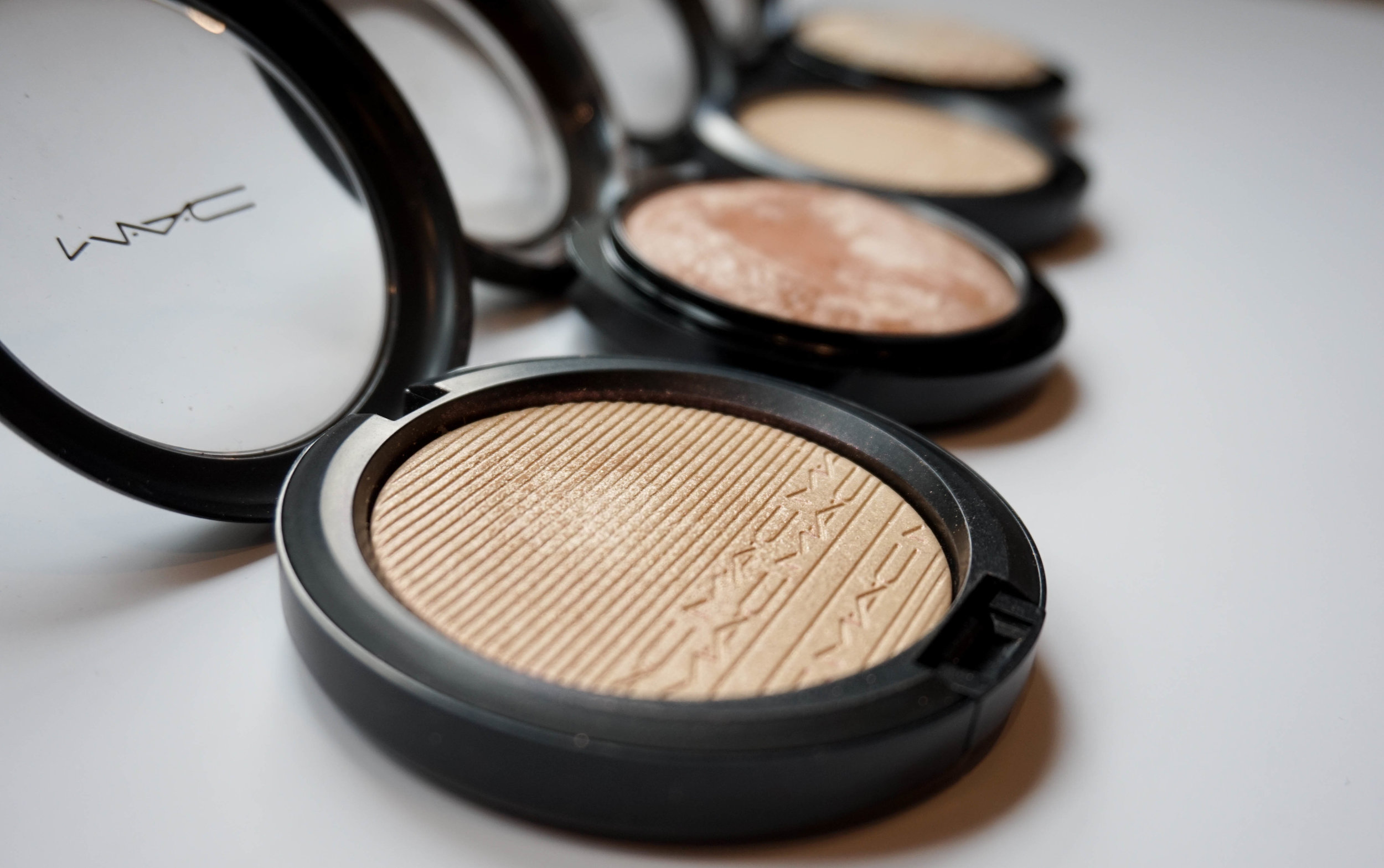 Review | MAC Extra Dimension VS Mineralize Skinfinish Highlighter — EVE Makeup Artistry |