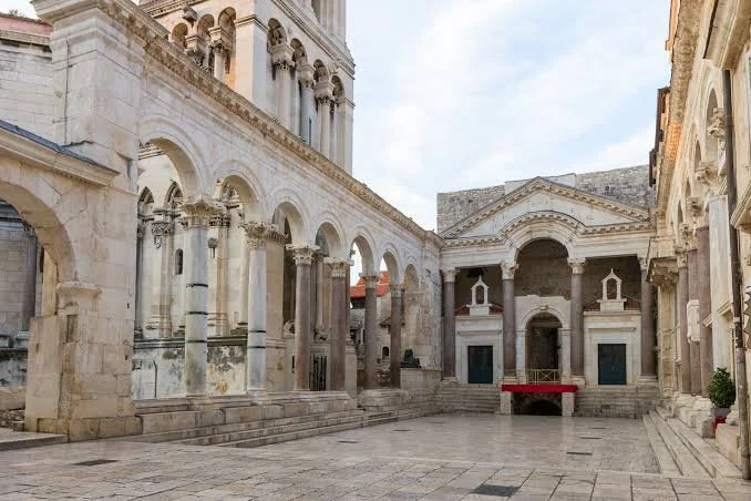 Diocletians Palace - Roman.jpg