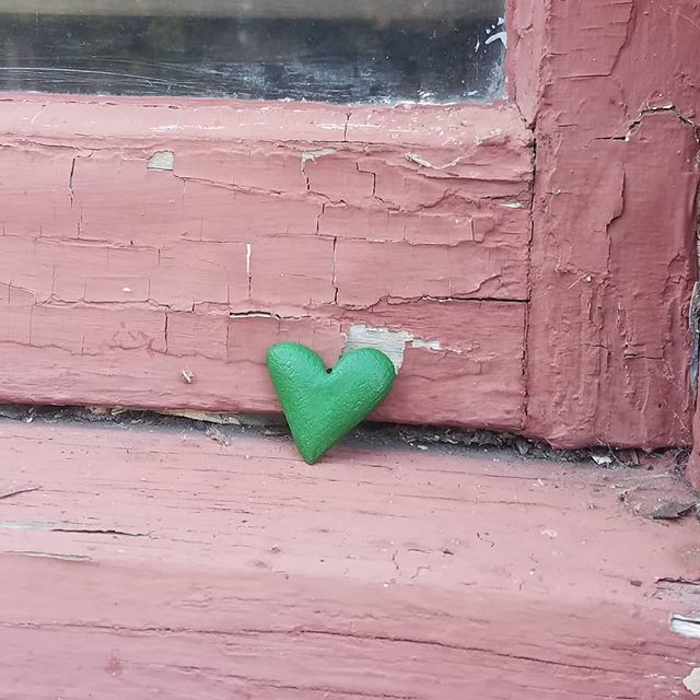 Left #ThisGreenHeart on Willow street in #sebastopol.  #healing #intention #art #light #trauma #gratitude #allheartsconnect