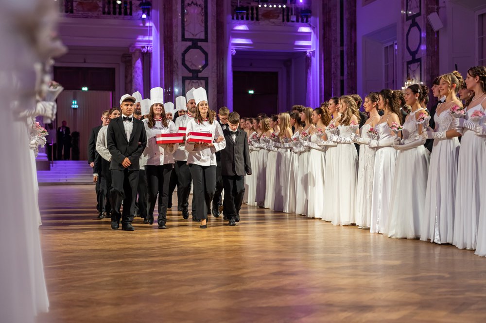 Die Hofburg ruft: die Ballkarten sind da!
