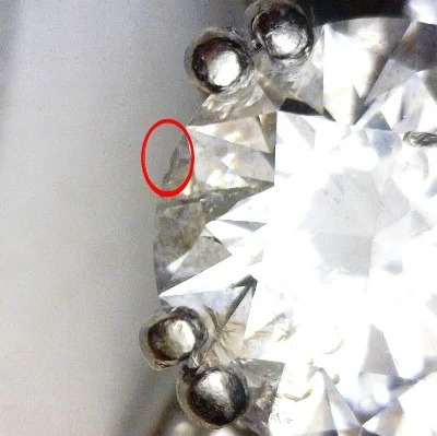 A small chip can be seen along this diamonds outer girdle.