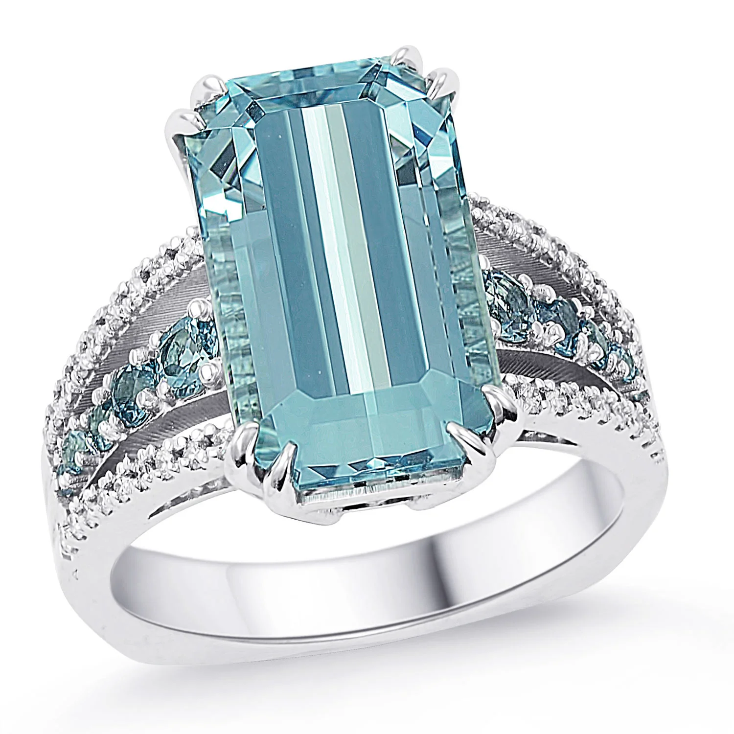 18k-White-Gold-6.52ct-Aquamarine-&-Diamond-Ring.jpg
