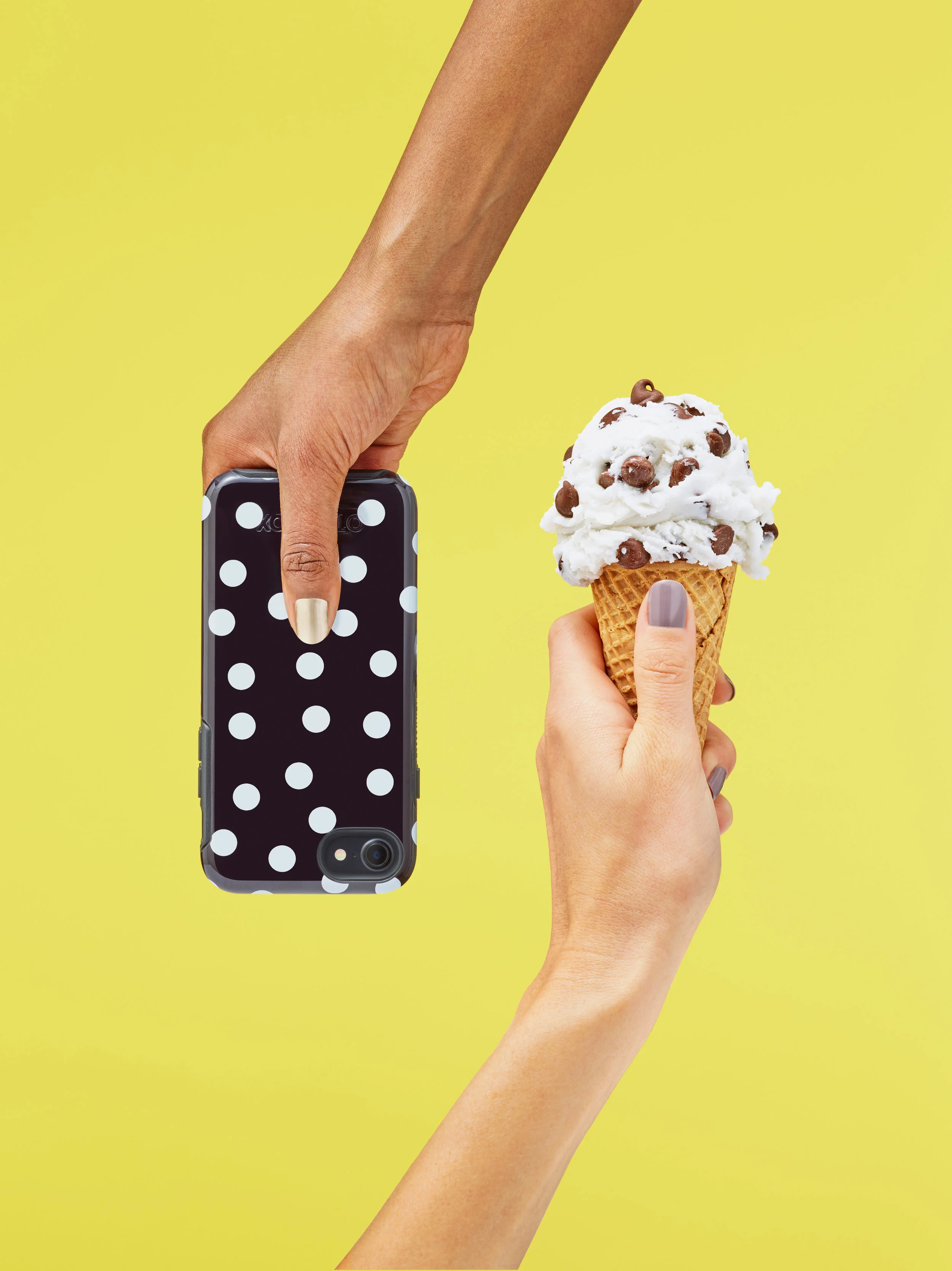 C-000500-01-116_Shot21_PHONE AND ICE CREAM.jpg