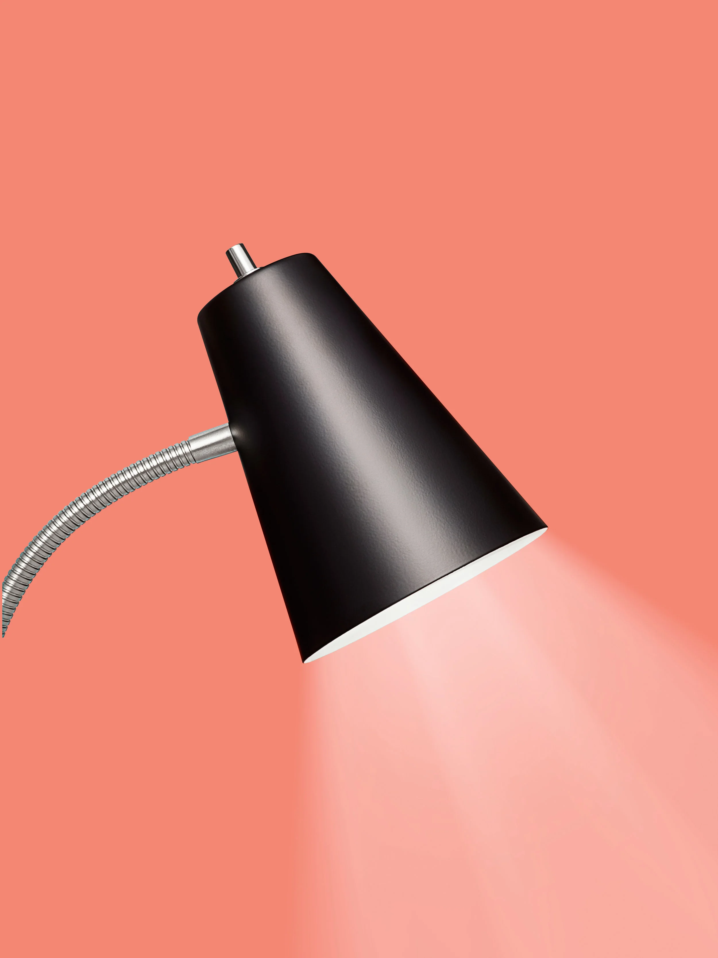 C-000508-01-004_SHOT16_LAMP_Web.jpg