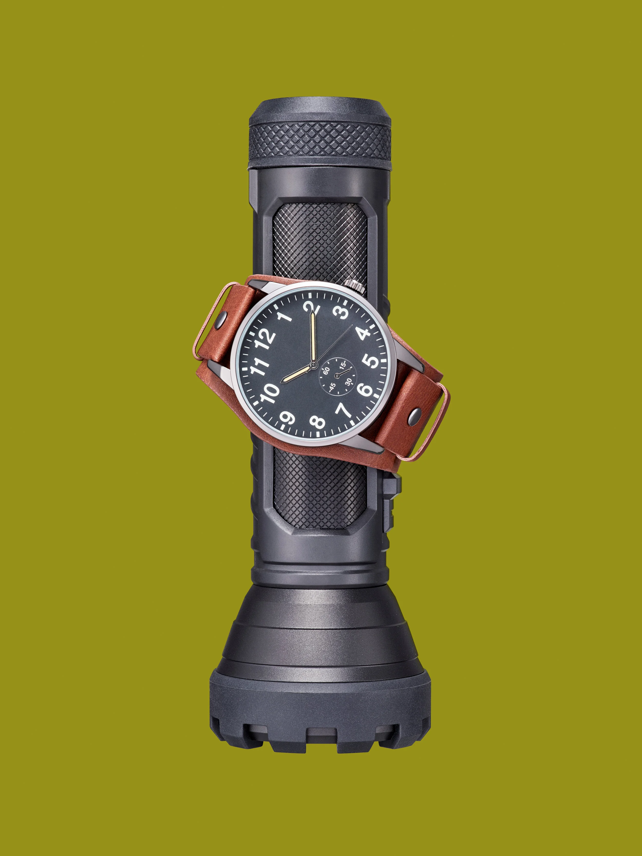 C-00500-01-146_Shot41B_WatchAndFlashlight.jpg