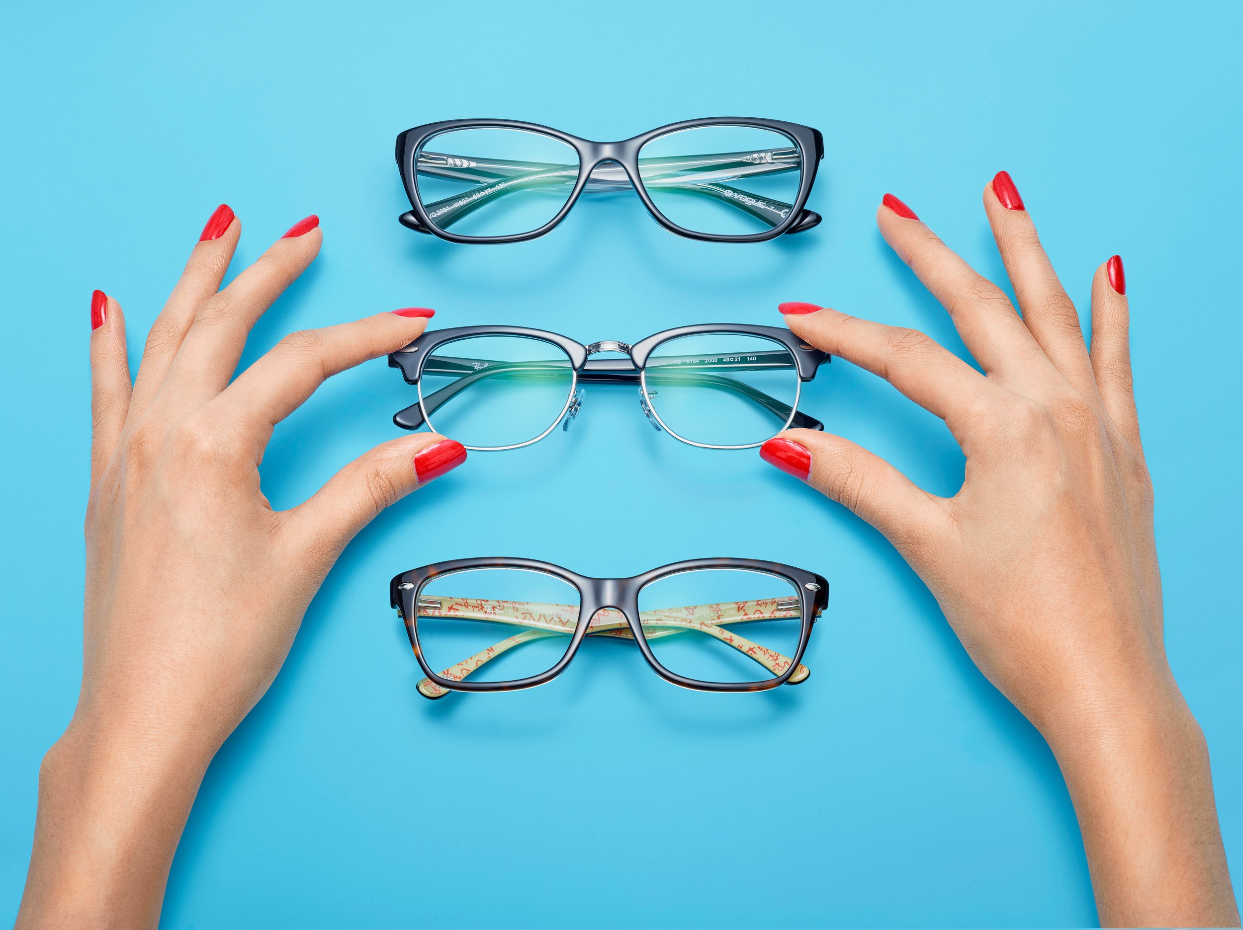 C-000500-01-098_Shot29_OPTICAL GLASSES AND HANDS copy.jpg