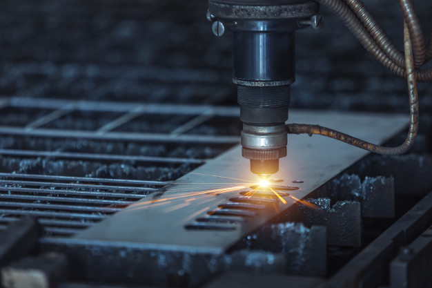 cnc-corte-laser-metal-moderna-tecnologia-industrial-pequena-profundidad-campo_61243-194.jpg