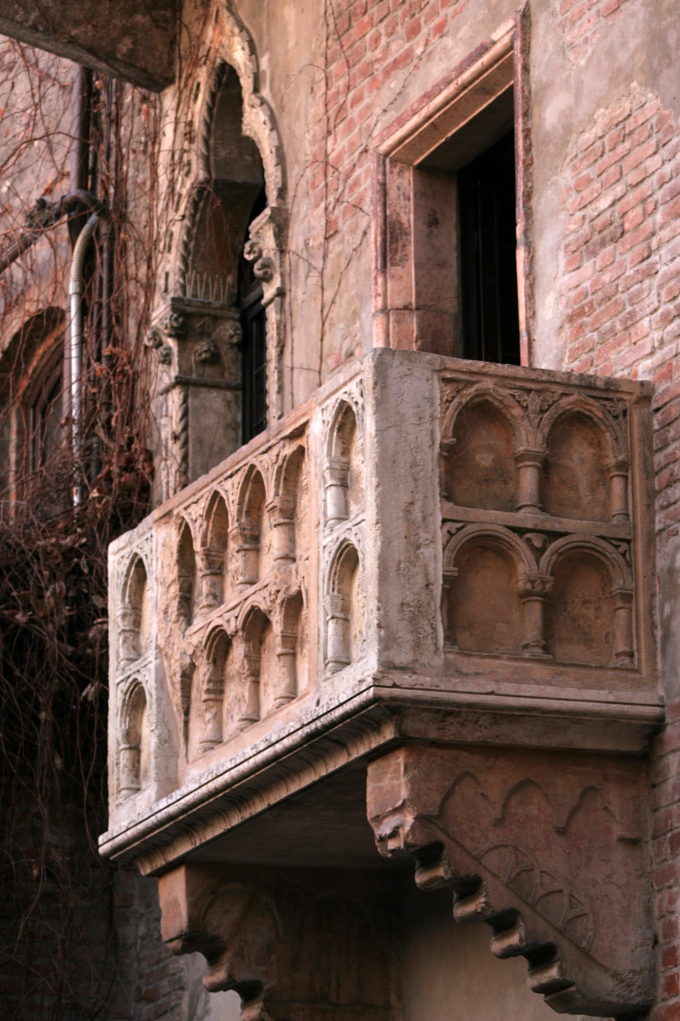 VERONA WALLS