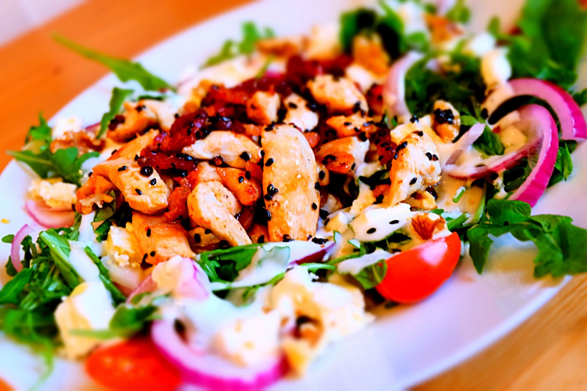 salad_low_carb_dinner_salad_plate_red_onions_appetizing_tasty_mixed_salad-1384588.jpg!d.jpeg