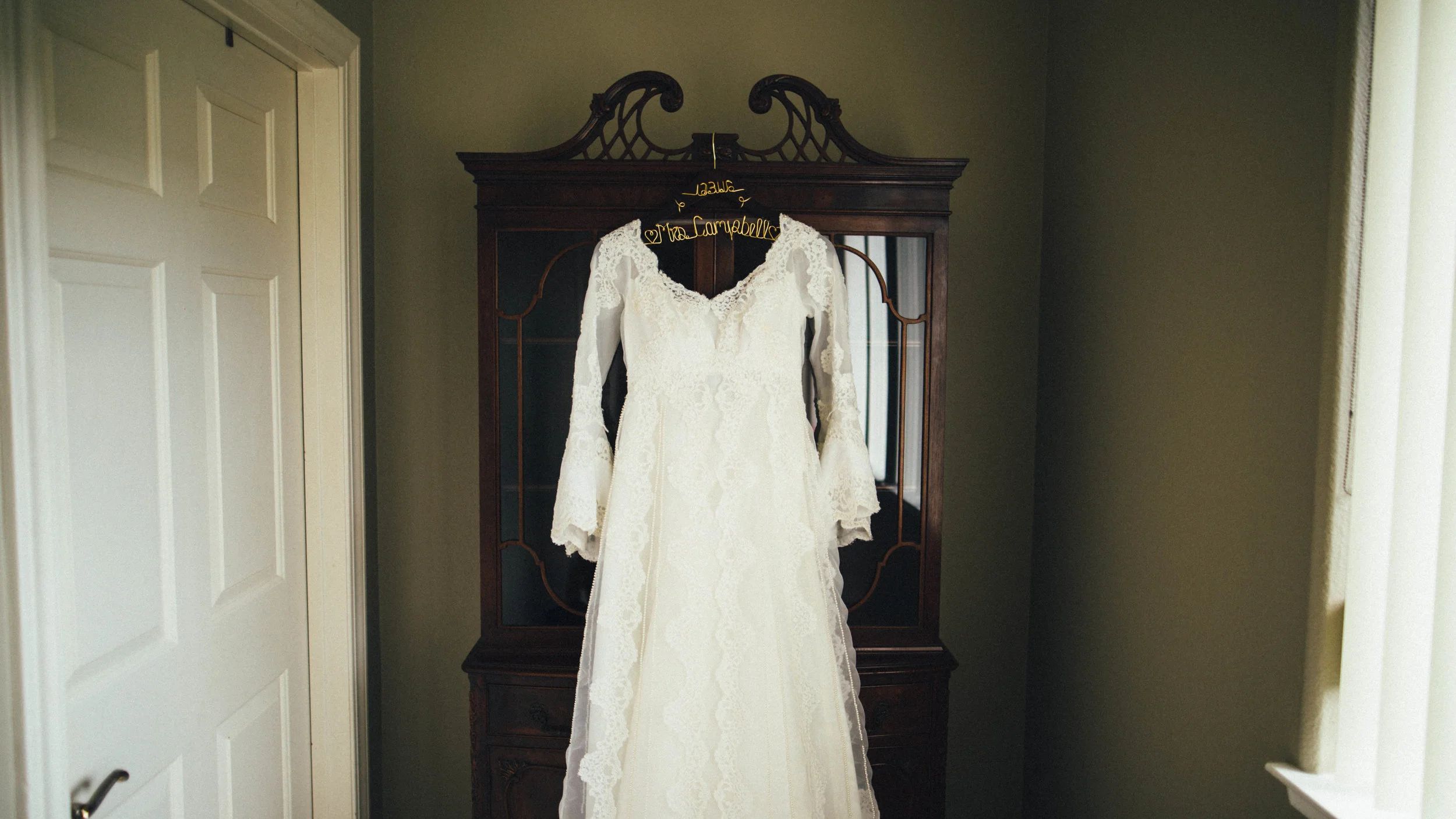 The bride wore her mother's wedding dress! Swoon