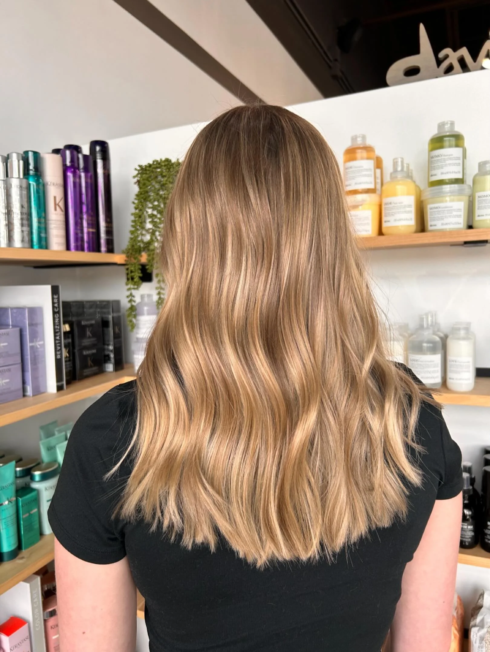 The holidays are around the corner (yes, already!) 🍁 Make sure your hair is as ready as your holiday plans &mdash; appointments are filling up fast! Book your spot early for your cut, color, or style 

#holidayseason #holidayhair #haircut #color #mp