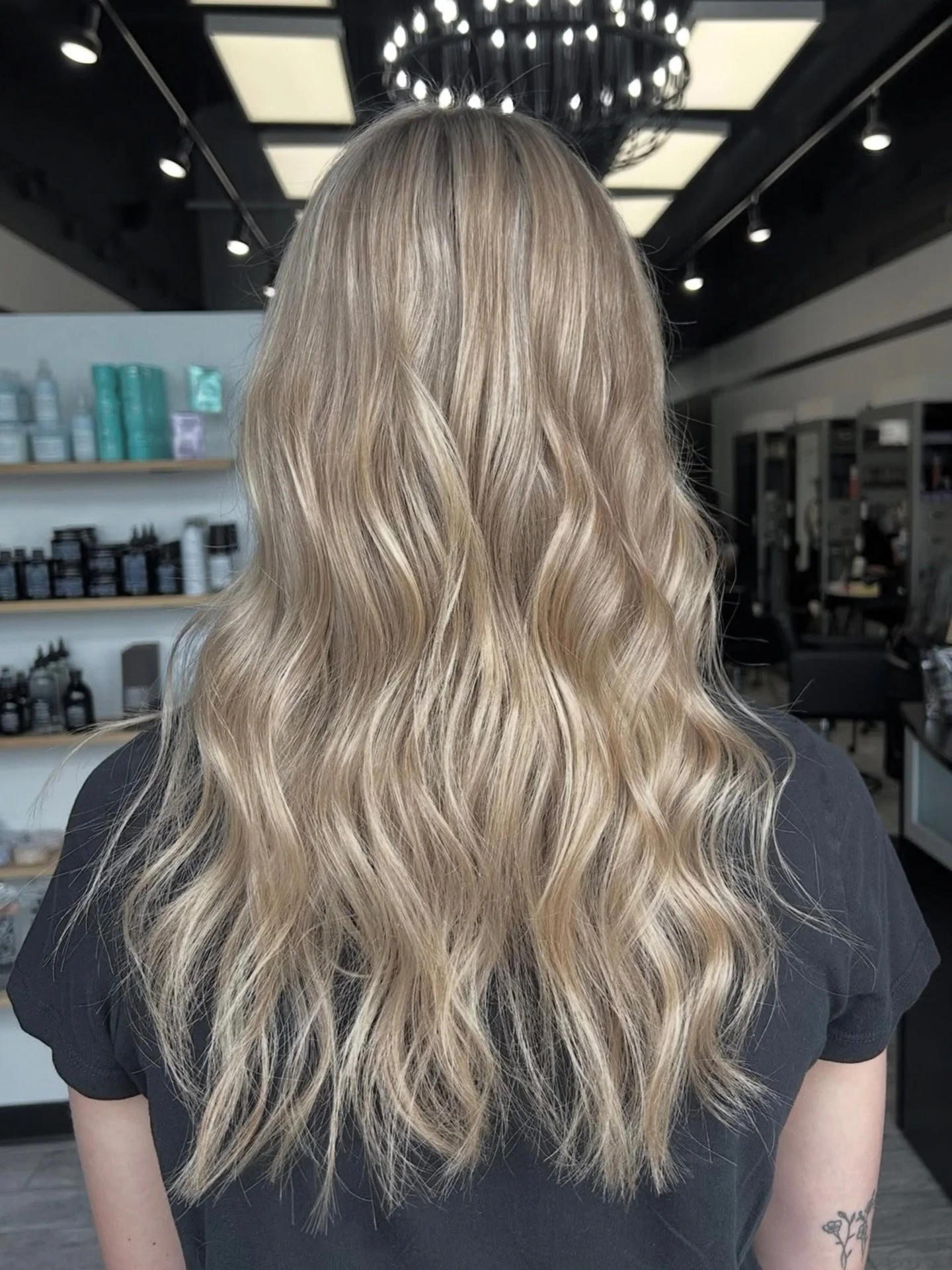 Effortless blonde is always in style.

Soft dimension, seamless brightness, and a lived-in glow that grows out beautifully.

If you&rsquo;re craving low-maintenance blonde that looks fresh every day, we&rsquo;ve got you. Look done by @hairbykristinro