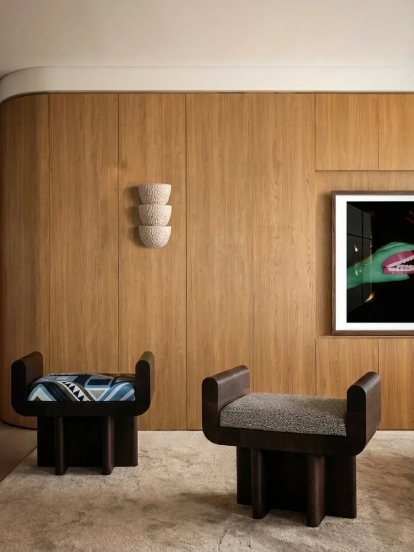 Notre petite composition du jour:
~Stools @apprt2 
~Wall sconce @sophiedries_ @theinvisiblecollection
~Art @martin_fraudreau 
~fabrics @metaphoresparis

#interiordesign #apprt2
#luxurylifestyle #homedesign #furnituredesign #madeinfrance🇫🇷