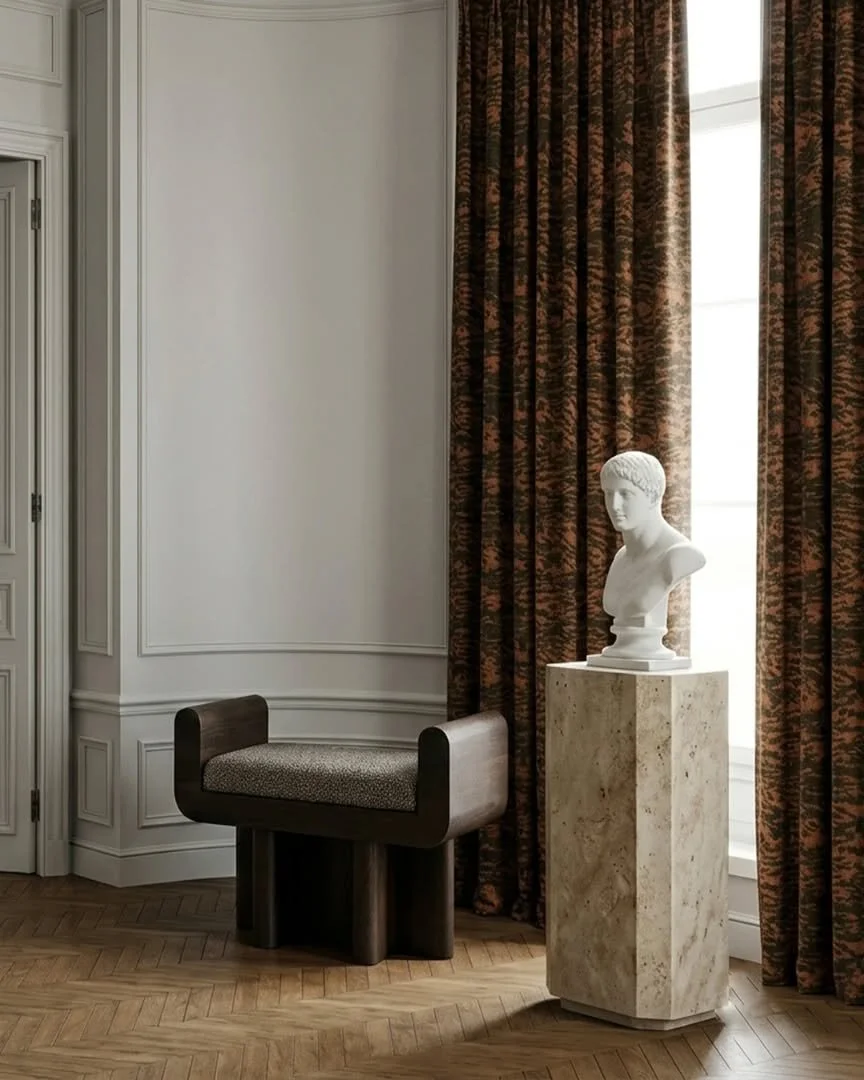 TABOURET &ldquo;TAUREAU&rdquo;
&bull;
&eacute;dition limit&eacute;e &agrave; 50 exemplaires, pr&eacute;sent&eacute;e ici avec l&rsquo;assise Folk Poivre @metaphoresparis 
&bull;
Rideaux - Atmos Mousse @metaphoresparis