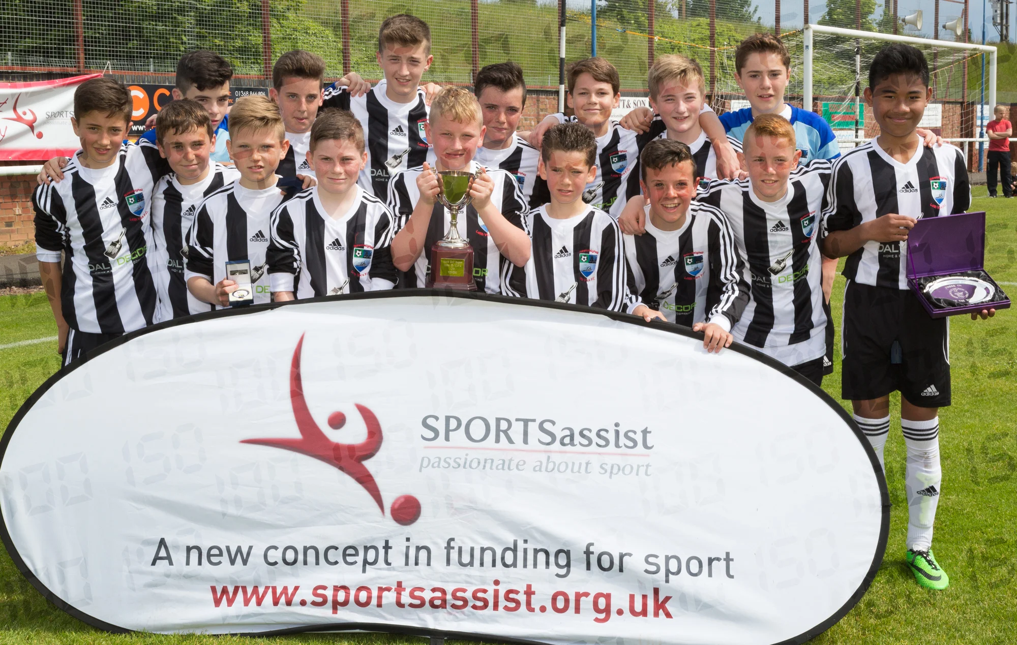 The winners show their trophy and medals.