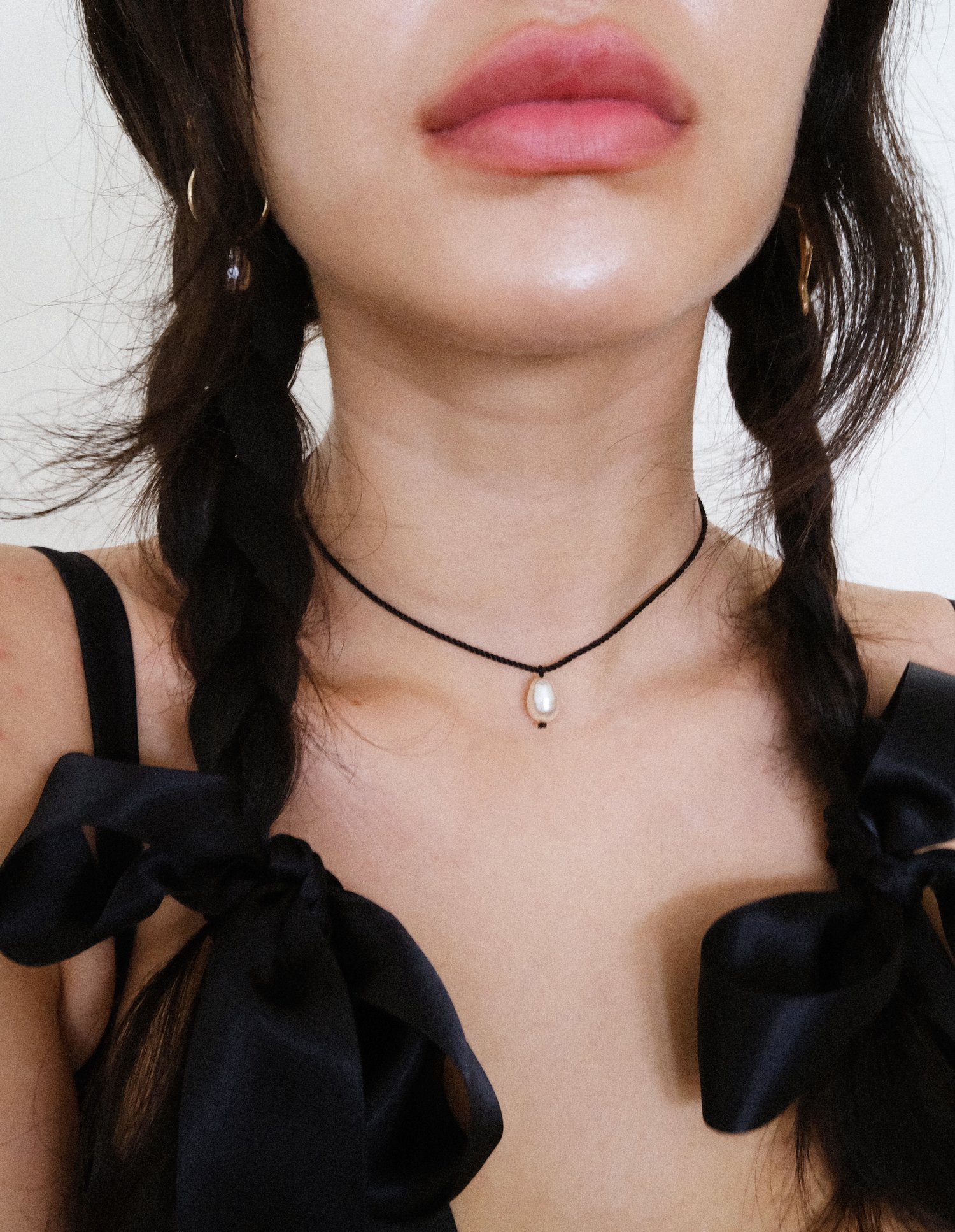 FÉE KNOTTED SILK PEARL BOW CHOKER — Ventrone Chronicles