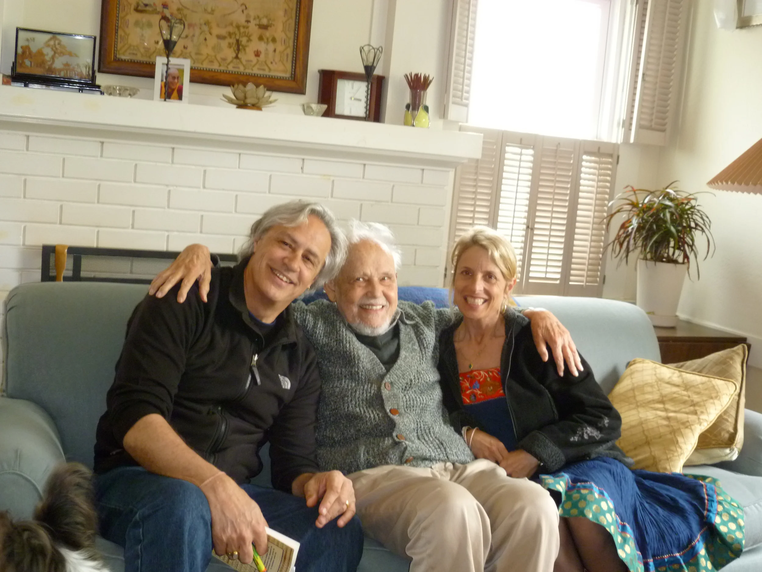 Dana and Stephani Sawyer with Huston Smith, in Huston's living room in Berkeley.