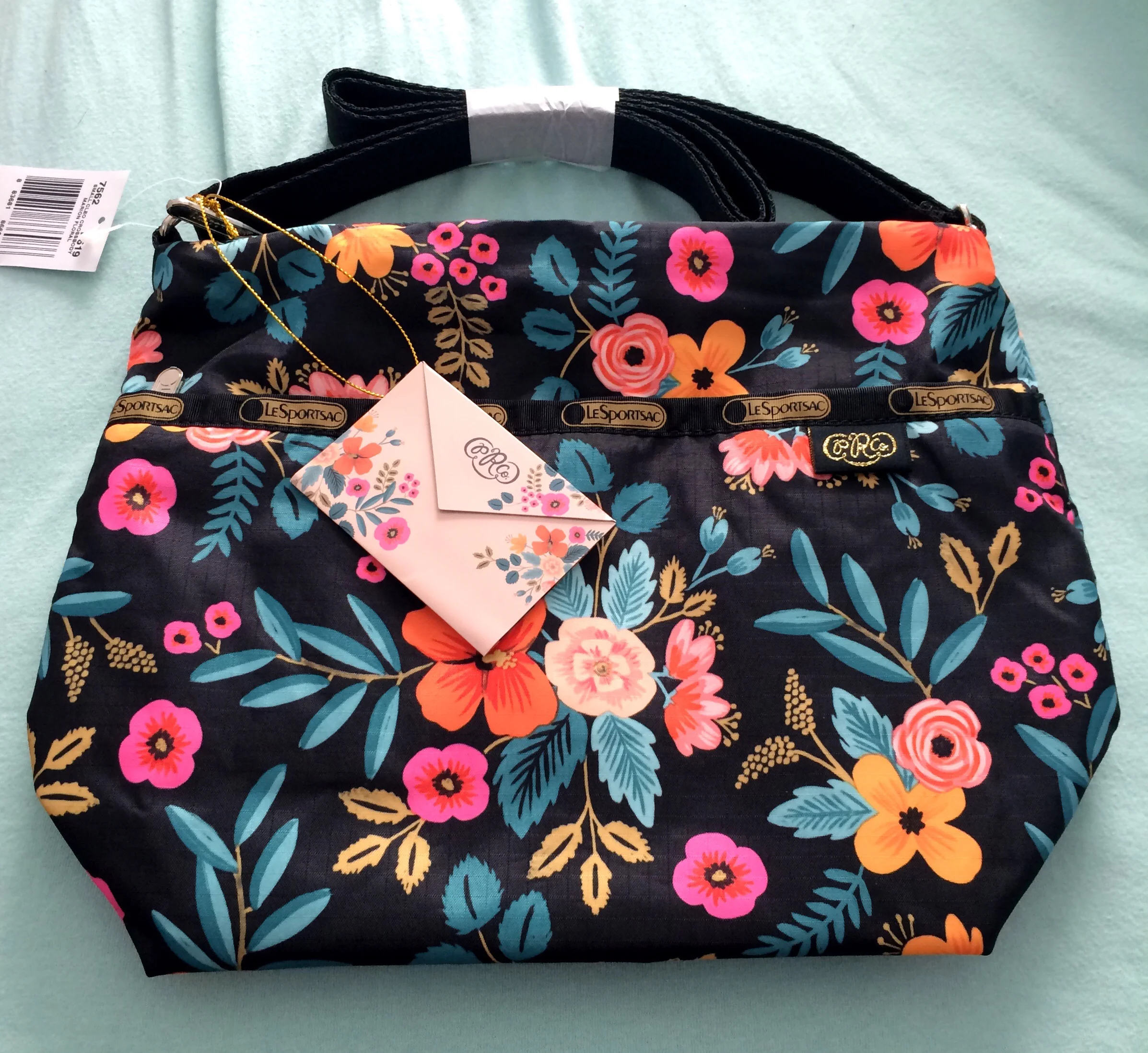 Look at the adorable envelope-shaped tag! <3