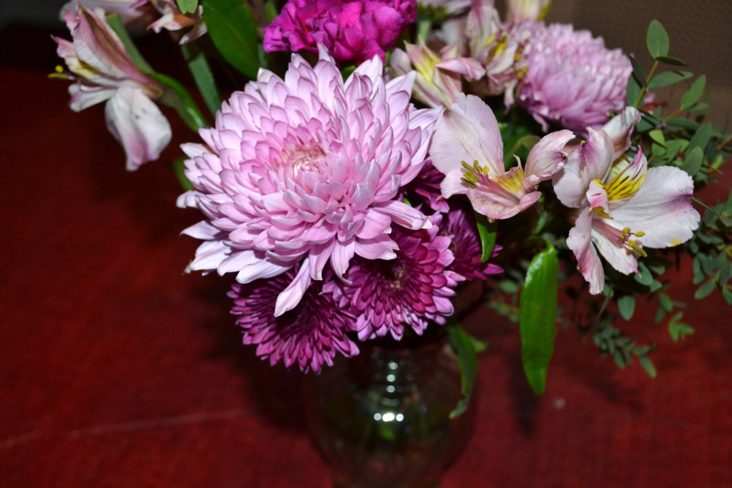 I wanted to get autumnal-looking flowers, but how could I say no to the "amethyst bouquet"!