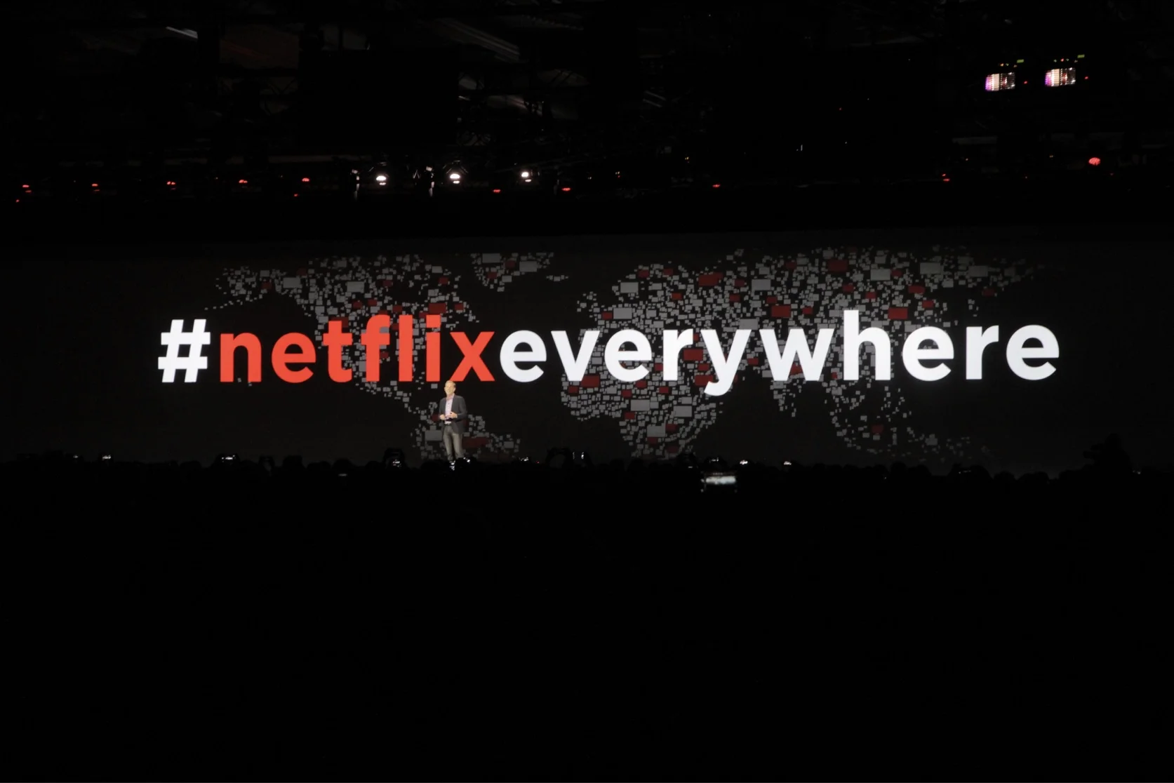 NETFLIX リード・ヘイスティングスCEOによる基調講演。”中国以外の”世界中で配信を拡大した、とアピール。