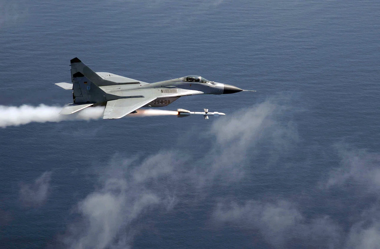 1280px-Mig_29_firing_AA-10.JPG
