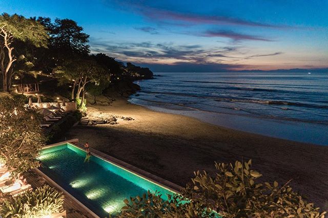 Dusk, Jimbaran Bay
#bali #beautifuldestinations #sandbeach #twilight #explore #peace