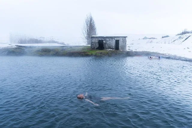 Probably the most relaxing thing to do in winter - soaking in a quaint geothermal bath. 
#Iceland #secretlagoon #everydayiceland #travelphotography #winter #icelandair #mystopover #absoluteiceland