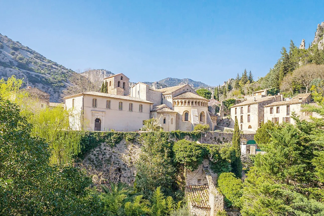 Places To Go in France: The Ultimate Bucketlist [Insider Tips]