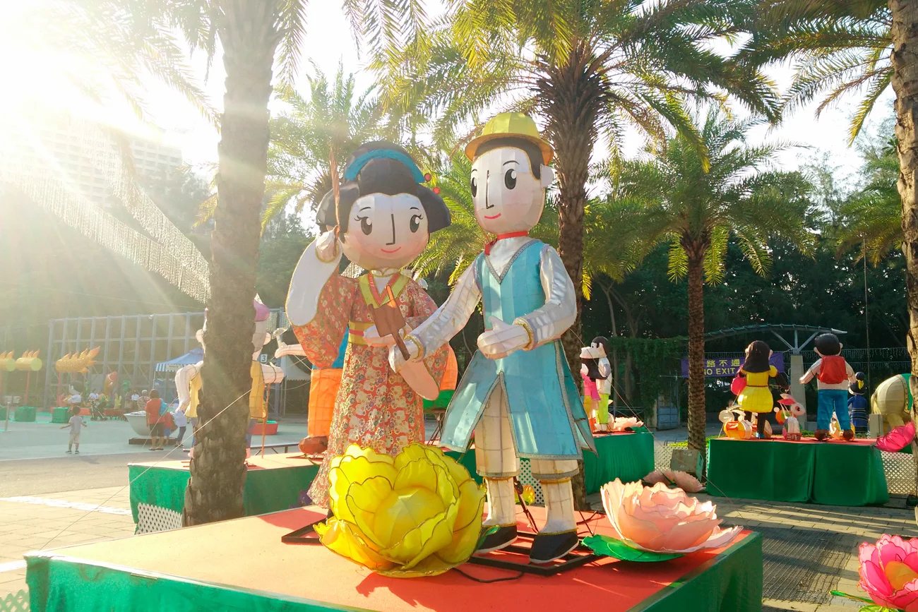 Lanterns, Mooncakes & Dragons: Hong Kong's Mid Autumn Festival
