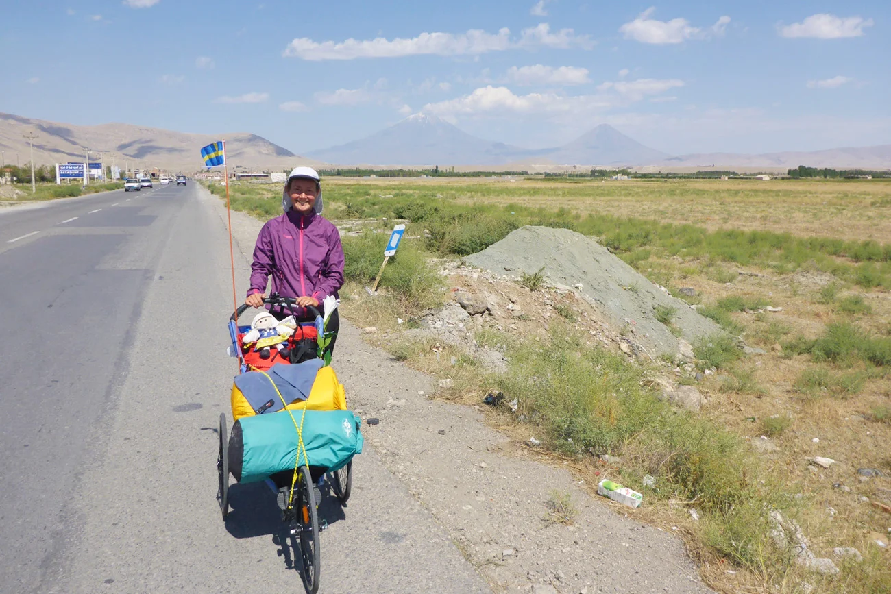 Alone through Iran - 1.144 miles of trust [inspiring traveler]