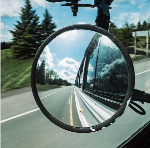 Expedition Happiness : Traveling from Alaska to Argentina... on the coolest bus!