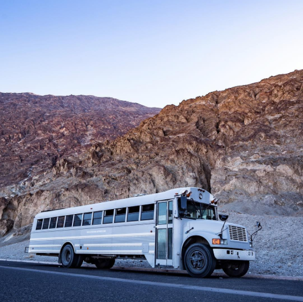 Expedition Happiness : Traveling from Alaska to Argentina... on the coolest bus!
