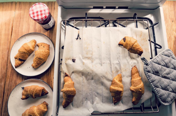 Expedition Happiness : Traveling from Alaska to Argentina... on the coolest bus!