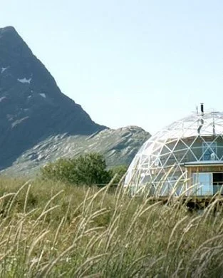 The Heart Followers : The family that lives above the Arctic Circle... in a glass bubble