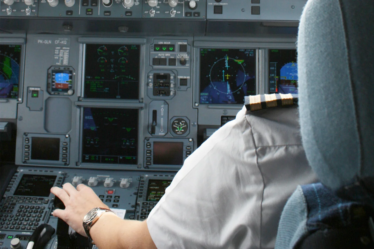 Profession : pilot's wife - Living in the shadow of a demigod