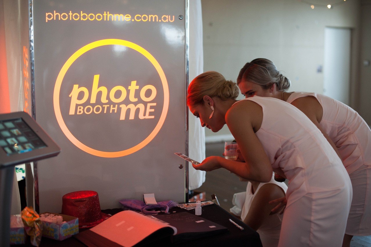Please note that bridesmaids are not included in our packages but available for an additional cost ;-)
