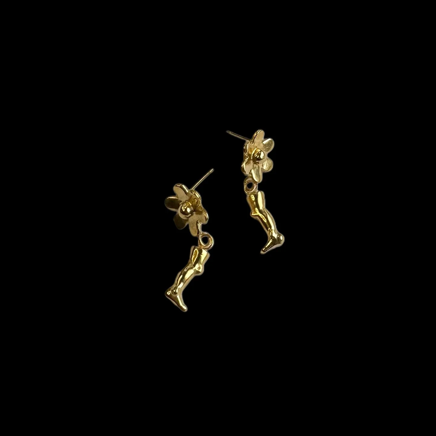 Dear friends, it&rsquo;s been a little while.. I&rsquo;ve been busy working on a small core collection of new pieces. A few tentative offerings that i am releasing into the wild alongside a number of ready to ship pieces for the close of the year. Th