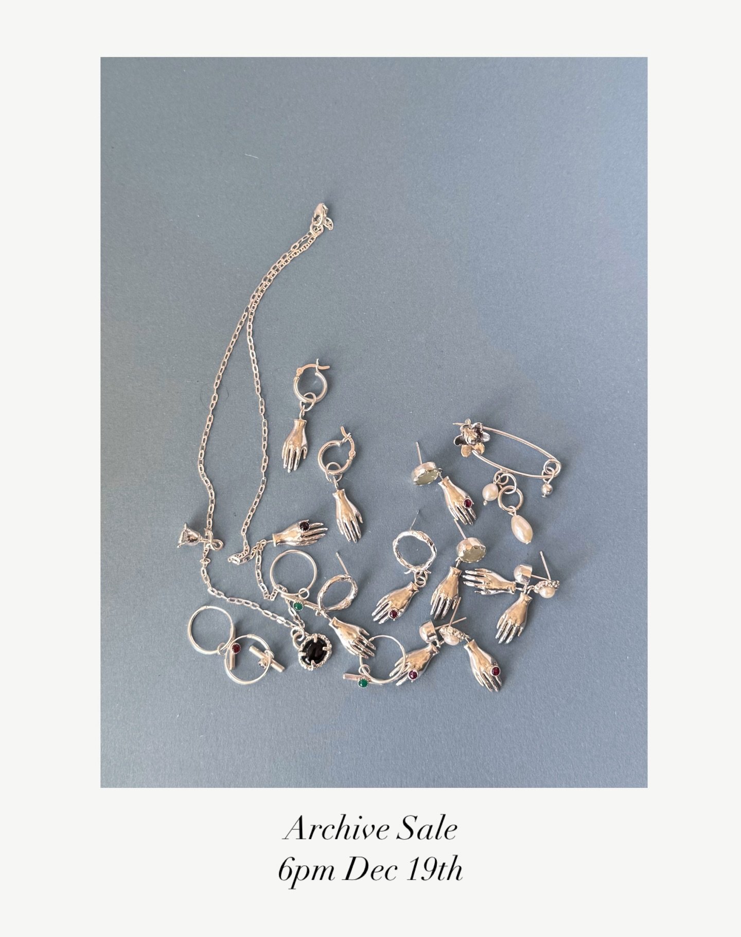 A very small final drop of a few OOAK Helping Hand Earrings, charm necklaces and hoops will be online at 6pm today! All with up to 25% OFF and ready to ship this weekend all in time for any last minute treats. 🎄

#jewellerysale 
#handearrings 
#inde
