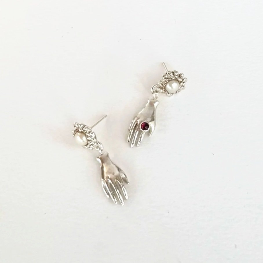 Silver hand earrings with pearls and rhodolite gemstone